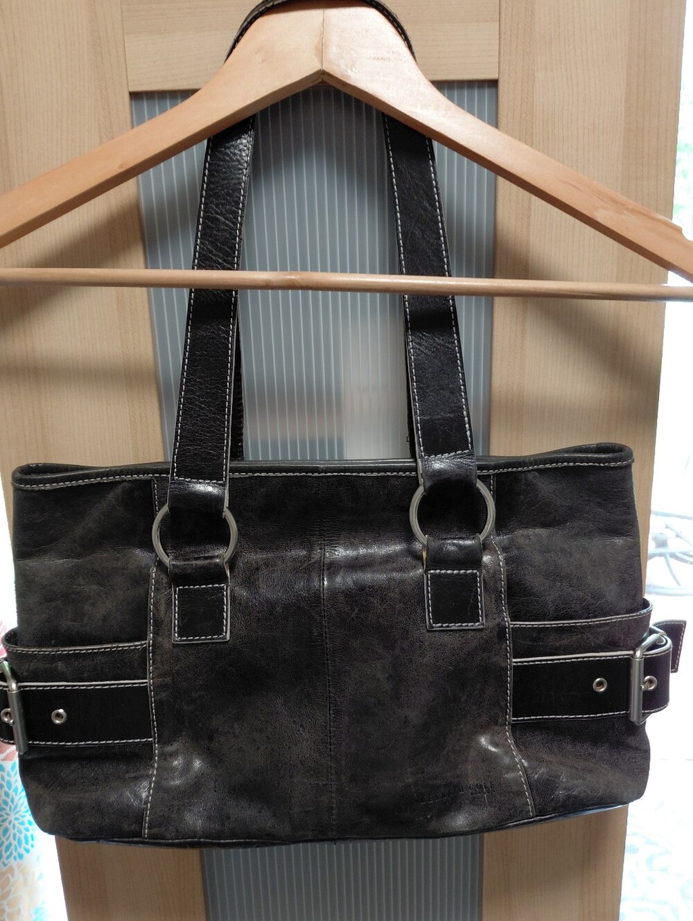 Kenneth Cole Leather Gray Black Shoulder Bag W/Buckle Accent